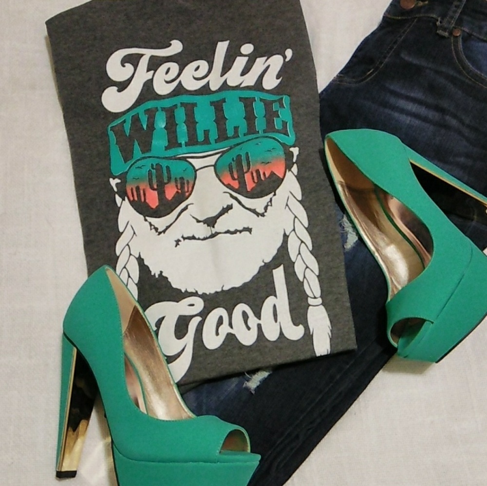 NEW Willie Nelson Graphic T - Picture 3 of 4